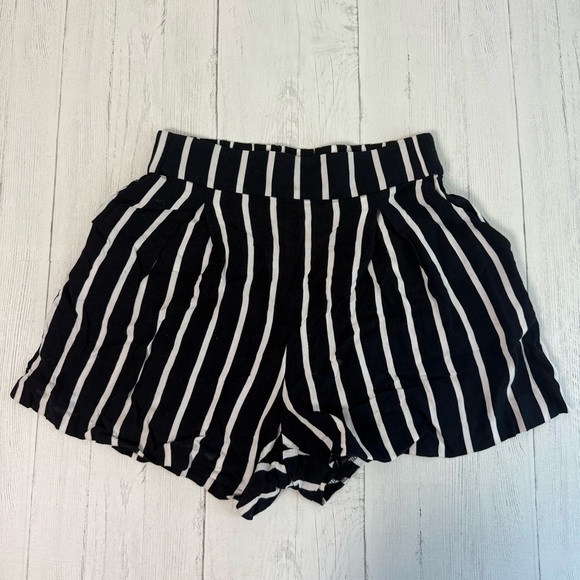 Set of 2 Women’s Shorts – Sz Small – Yellow Drawstring & Blue/White Striped H&M - Picture 8 of 12